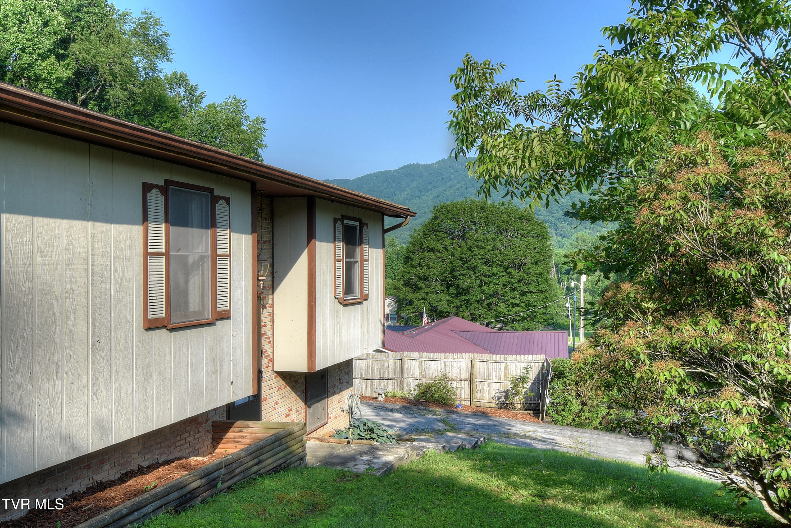 120 Russell Lane Hampton, TN 37658 - Photo 3 of 34 DSC_0037_38_39_40_41_42