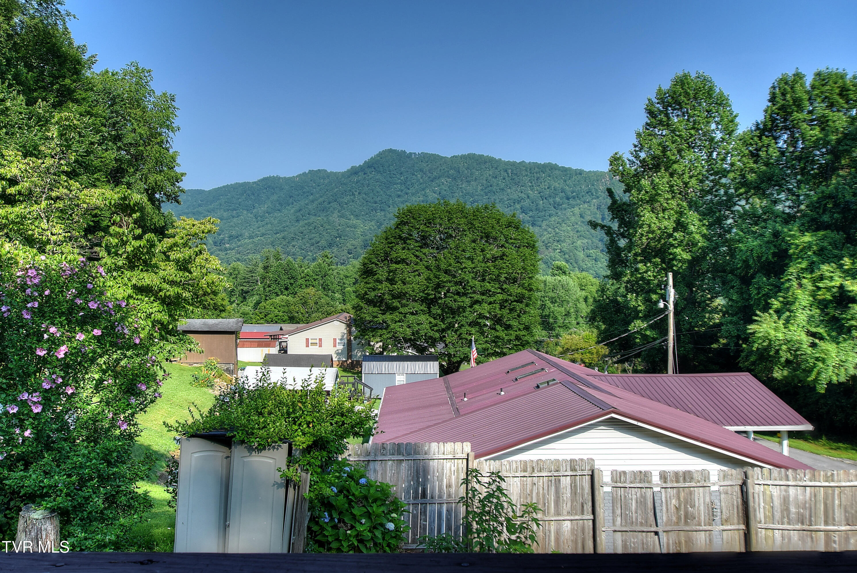 120 Russell Lane Hampton, TN 37658 - Photo 31 of 34 DSC_0508_09_10_11_12_13