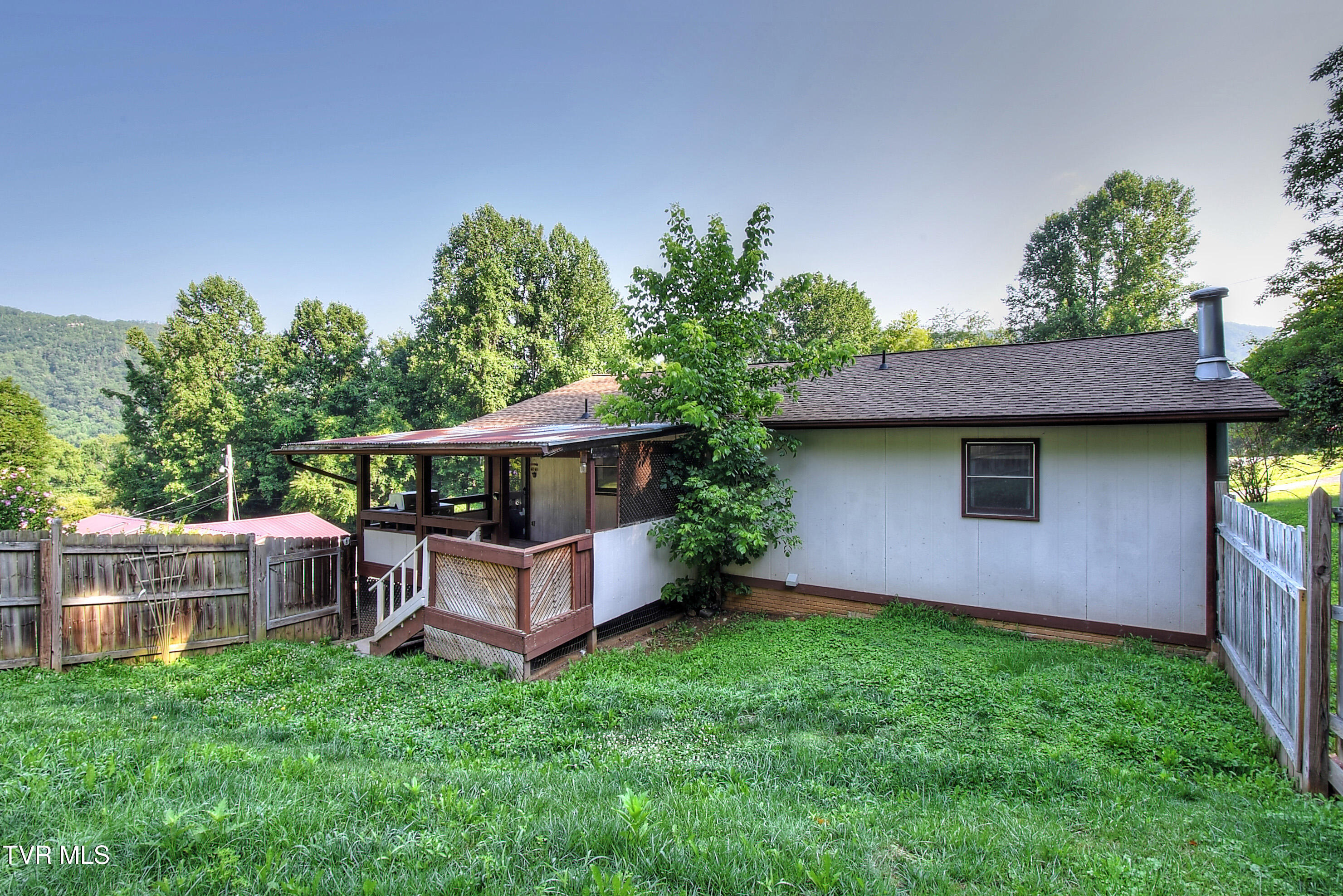 120 Russell Lane Hampton, TN 37658 - Photo 33 of 34 DSC_0550_1_2_3_4_5