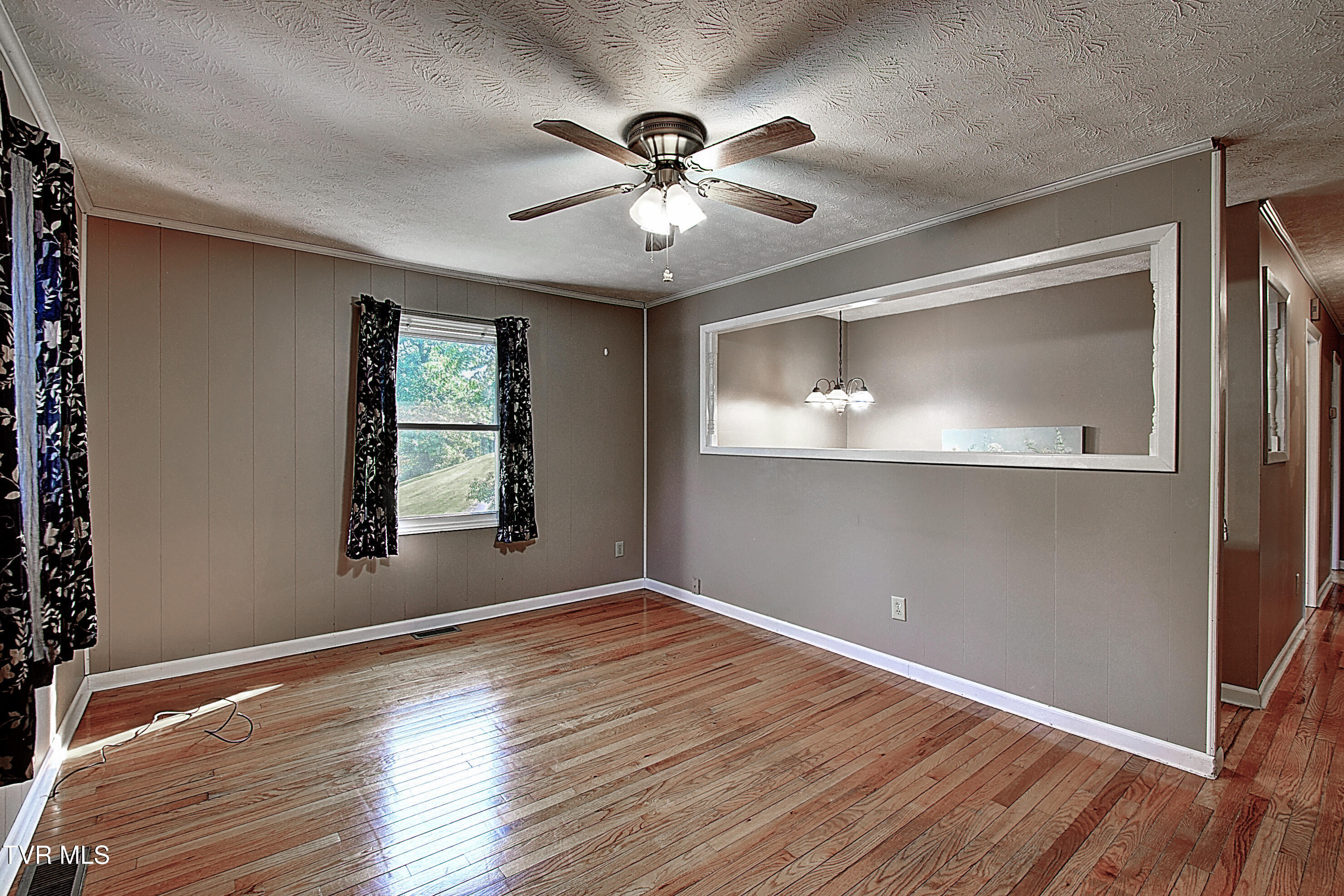 120 Russell Lane Hampton, TN 37658 - Photo 7 of 34 DSC_0112And8more