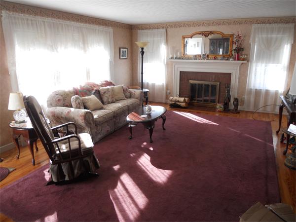 2 Ivy Street Worcester, MA 01604 - Photo 3 of 16 Gallery Image 3