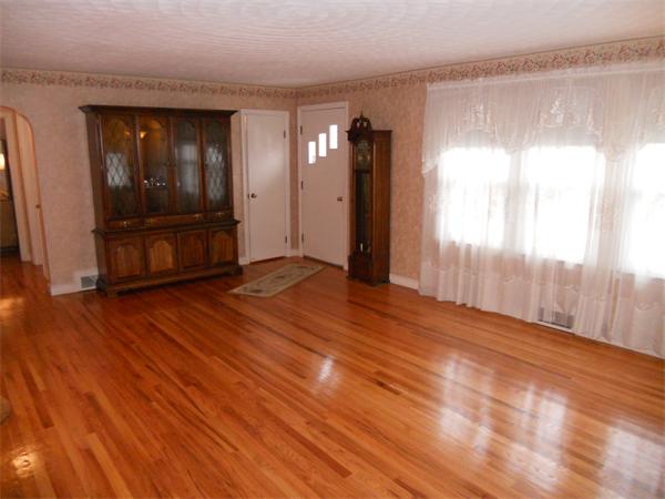 2 Ivy Street Worcester, MA 01604 - Photo 5 of 16 Gallery Image 5
