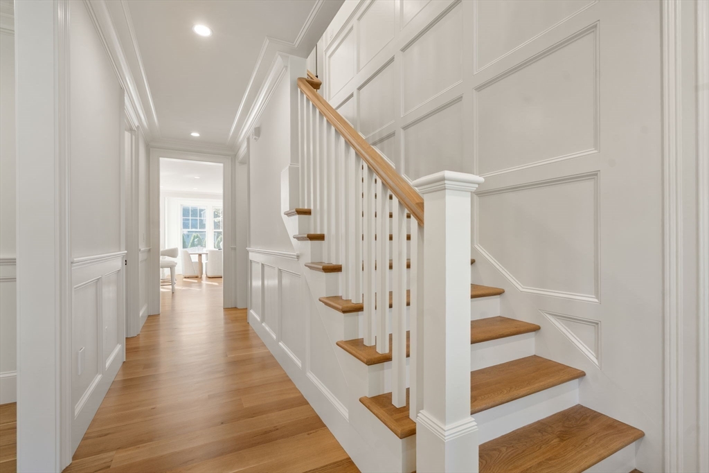 32 South Woodside Avenue Wellesley, MA 02482 - Photo 21 of 42 a view of entryway