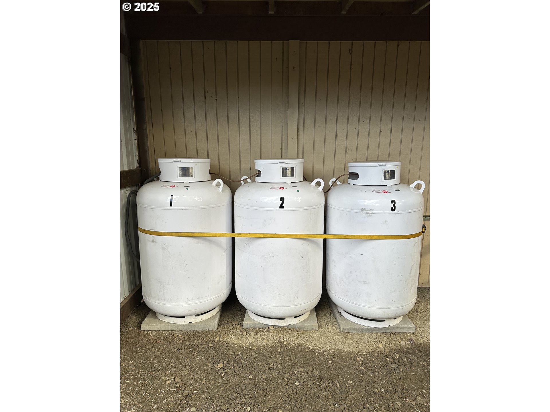 83694 Erhart Road Florence, OR 97439 - Photo 31 of 31 a utility room with dryer and washer