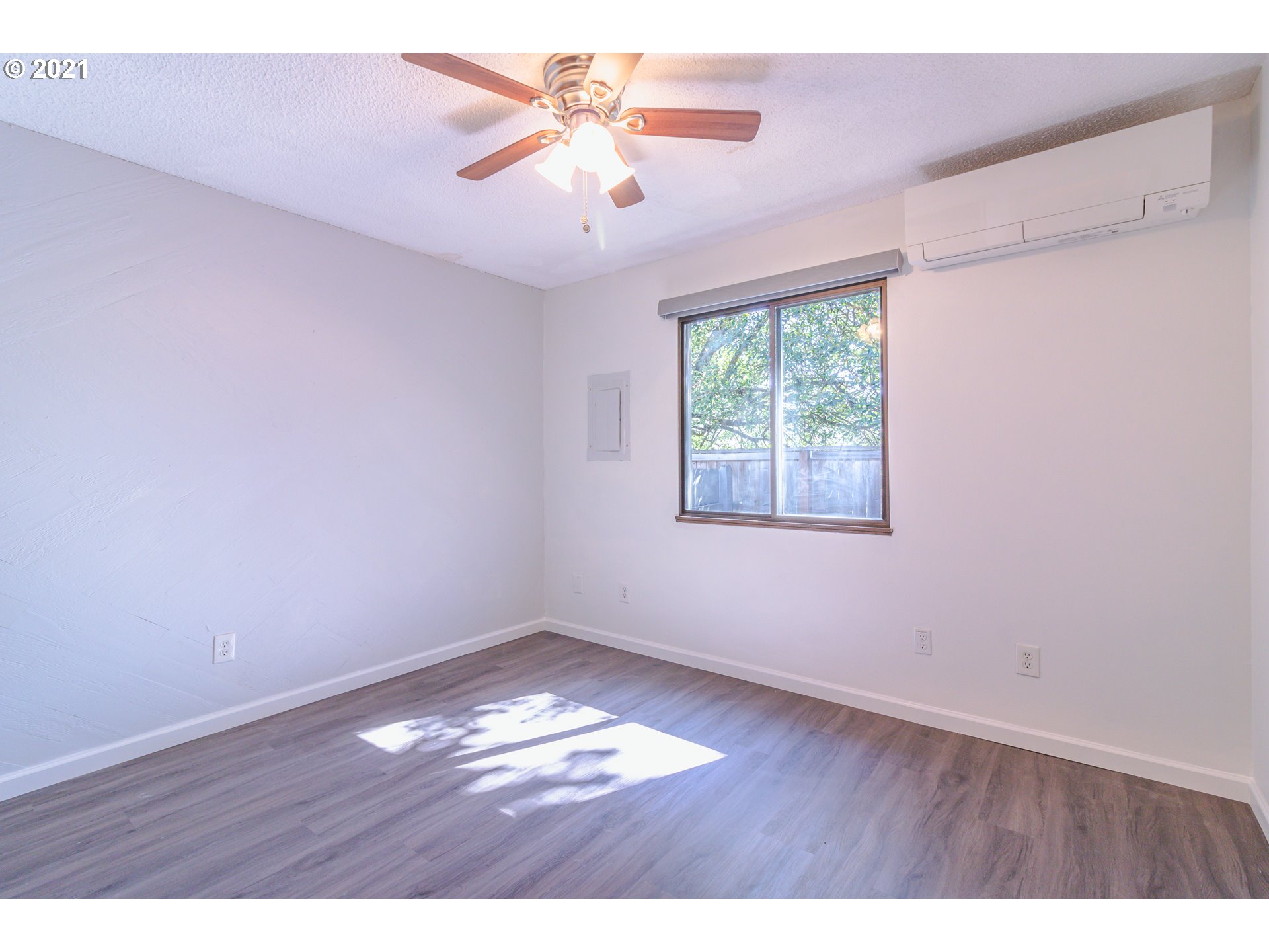 5596 Southwest Murray Boulevard Beaverton, OR 97005 - Photo 11 of 24