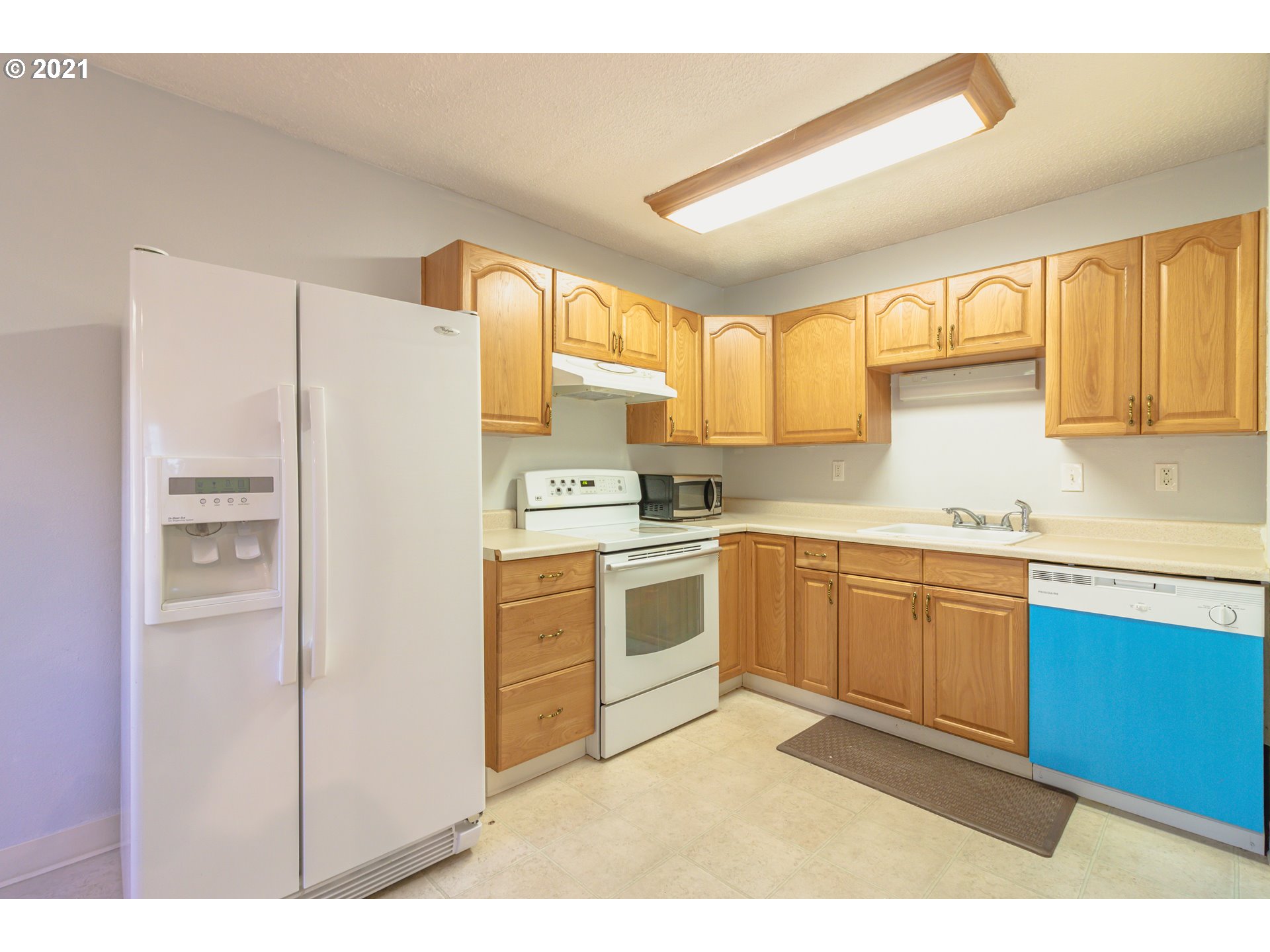 5596 Southwest Murray Boulevard Beaverton, OR 97005 - Photo 3 of 24