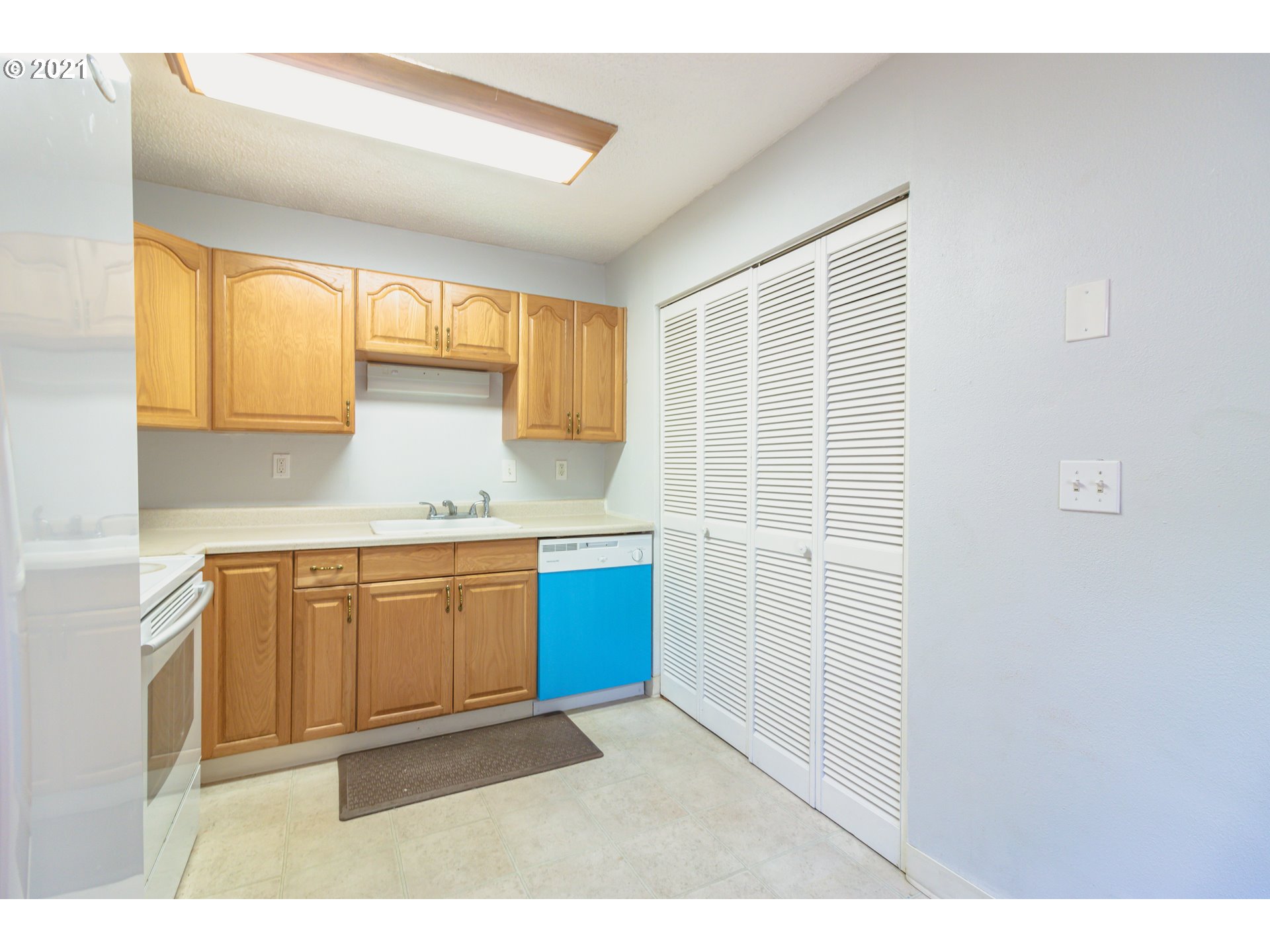 5596 Southwest Murray Boulevard Beaverton, OR 97005 - Photo 4 of 24