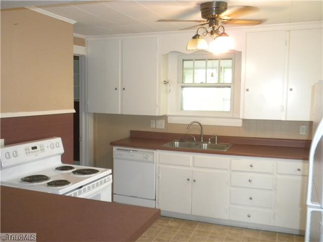 3247 Pleasant Ridge Road Summerfield, NC 27358 - Photo 11 of 16 Kitchen.