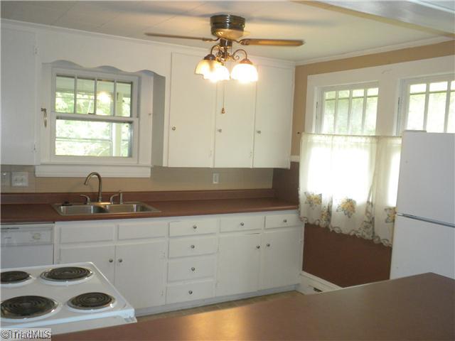 3247 Pleasant Ridge Road Summerfield, NC 27358 - Photo 10 of 16 Kitchen.