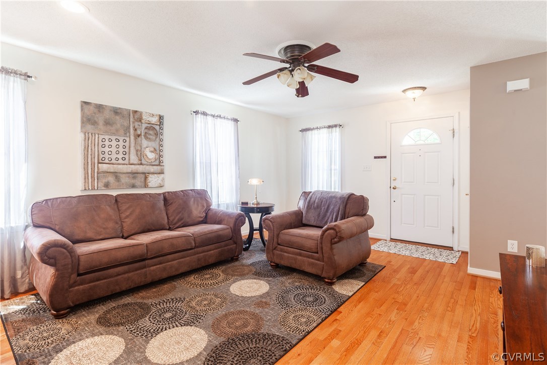 4367 Stately Oak Road North Chesterfield, VA 23234 - Photo 11 of 31 The Great Room looking back to the front door.