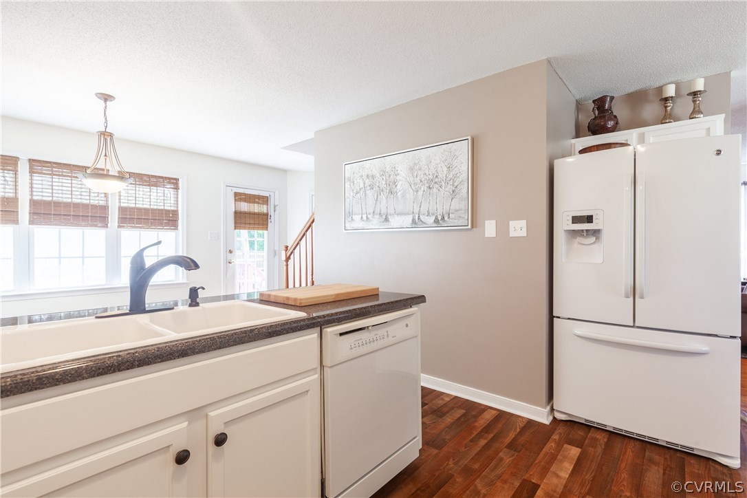 4367 Stately Oak Road North Chesterfield, VA 23234 - Photo 15 of 31 A view of the kitchen looking into the Breakfast N