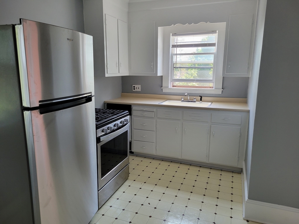 4 Pleasant Street Wakefield, MA 01880 - Photo 11 of 25