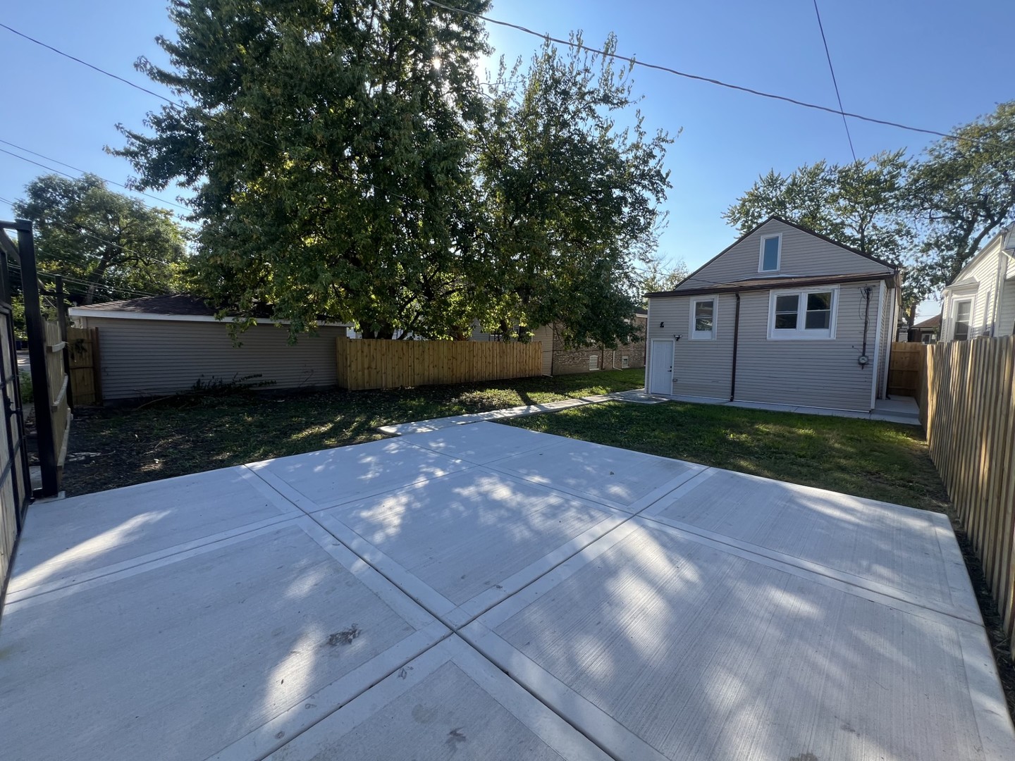 8423 South Carpenter Street Chicago, IL 60620 - Photo 5 of 19