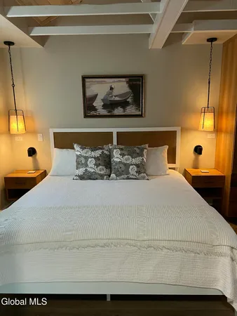 $1,499,999 | 29 Beggs Point Street, Essex, NY 12936