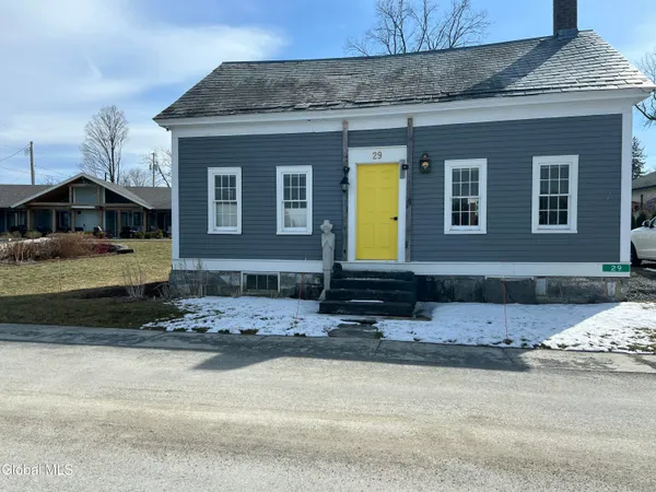 $1,499,999 | 29 Beggs Point Street, Essex, NY 12936