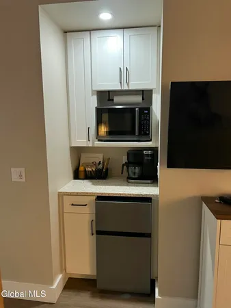 $1,499,999 | 29 Beggs Point Street, Essex, NY 12936