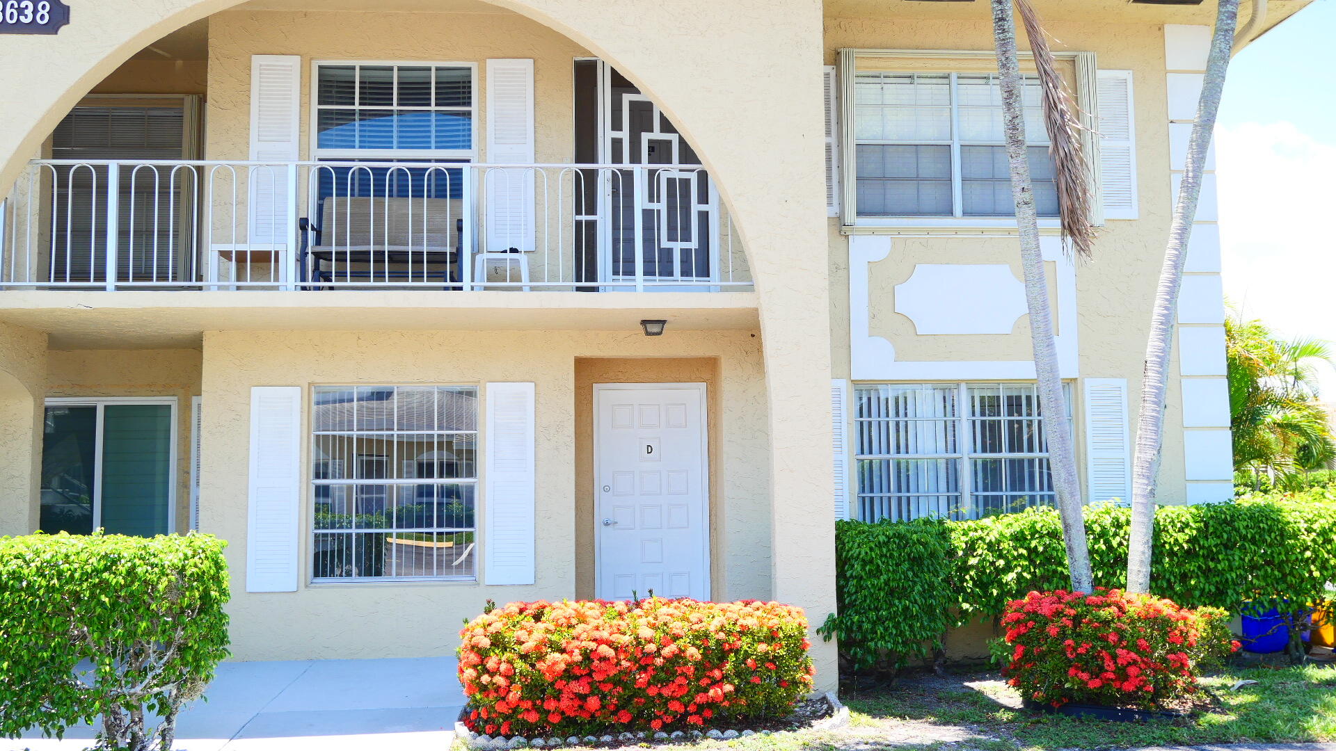 13638 Vía Flora, Unit D Delray Beach, FL 33484 - Photo 2 of 27 Front