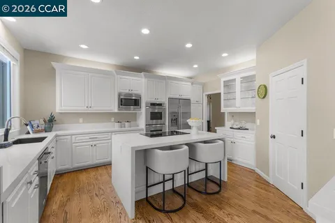 $3,095,000 | 70 Ridgecrest Court, Lafayette, CA 94549