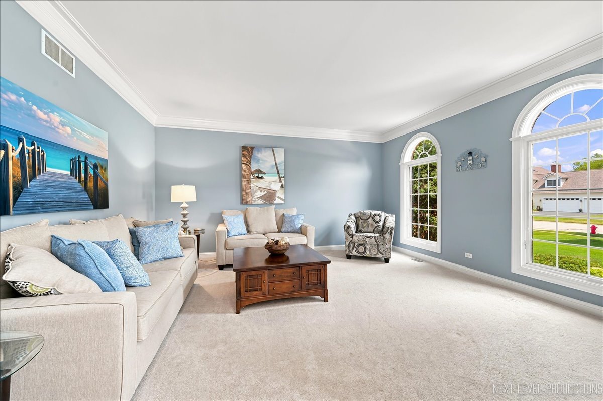 3N956 Walt Whitman Road St. Charles, IL 60175 - Photo 5 of 51 Gallery Image 5