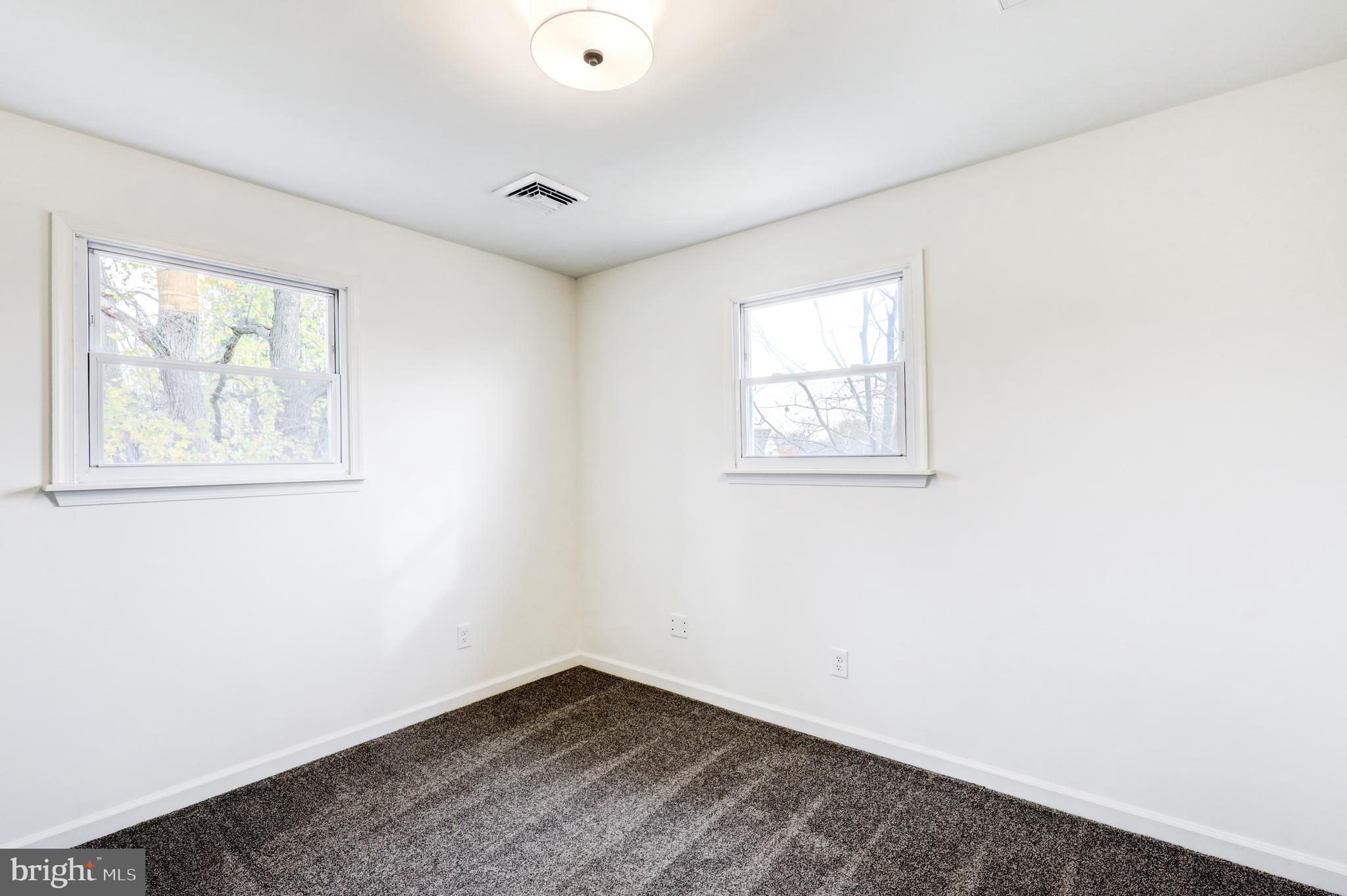 31 Nature Lane Levittown, PA 19054 - Photo 25 of 33 an empty room with windows