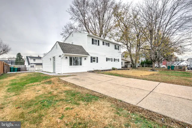 a house with swimming pool in front of it