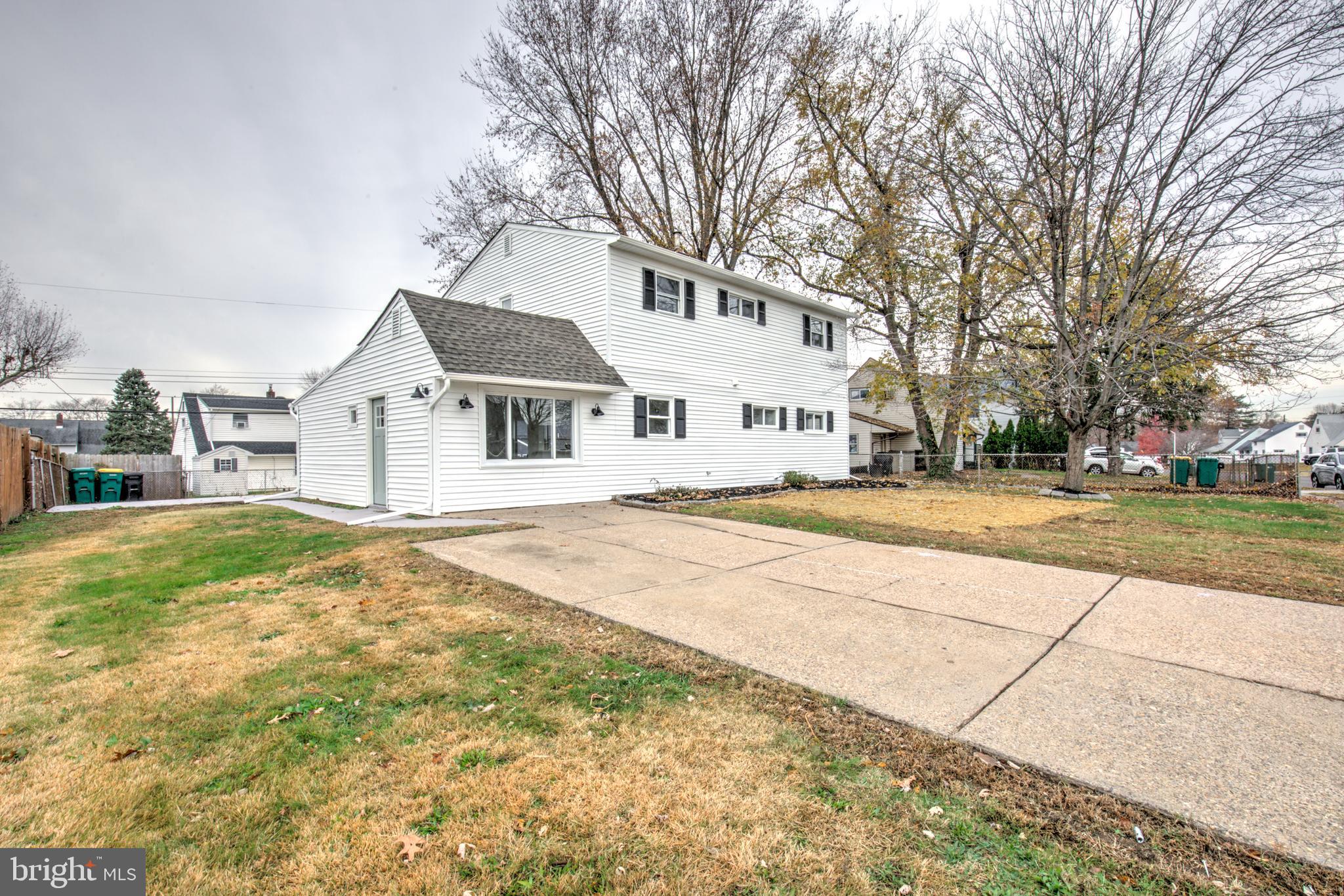 31 Nature Lane Levittown, PA 19054 - Photo 30 of 33 a house with swimming pool in front of it