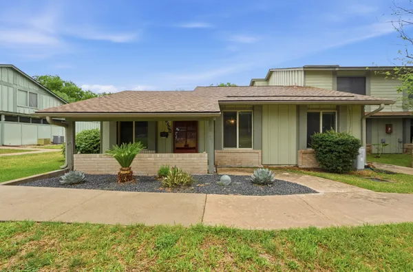 $2,200 | 5011 Fort Clark Drive, Austin, TX 78745