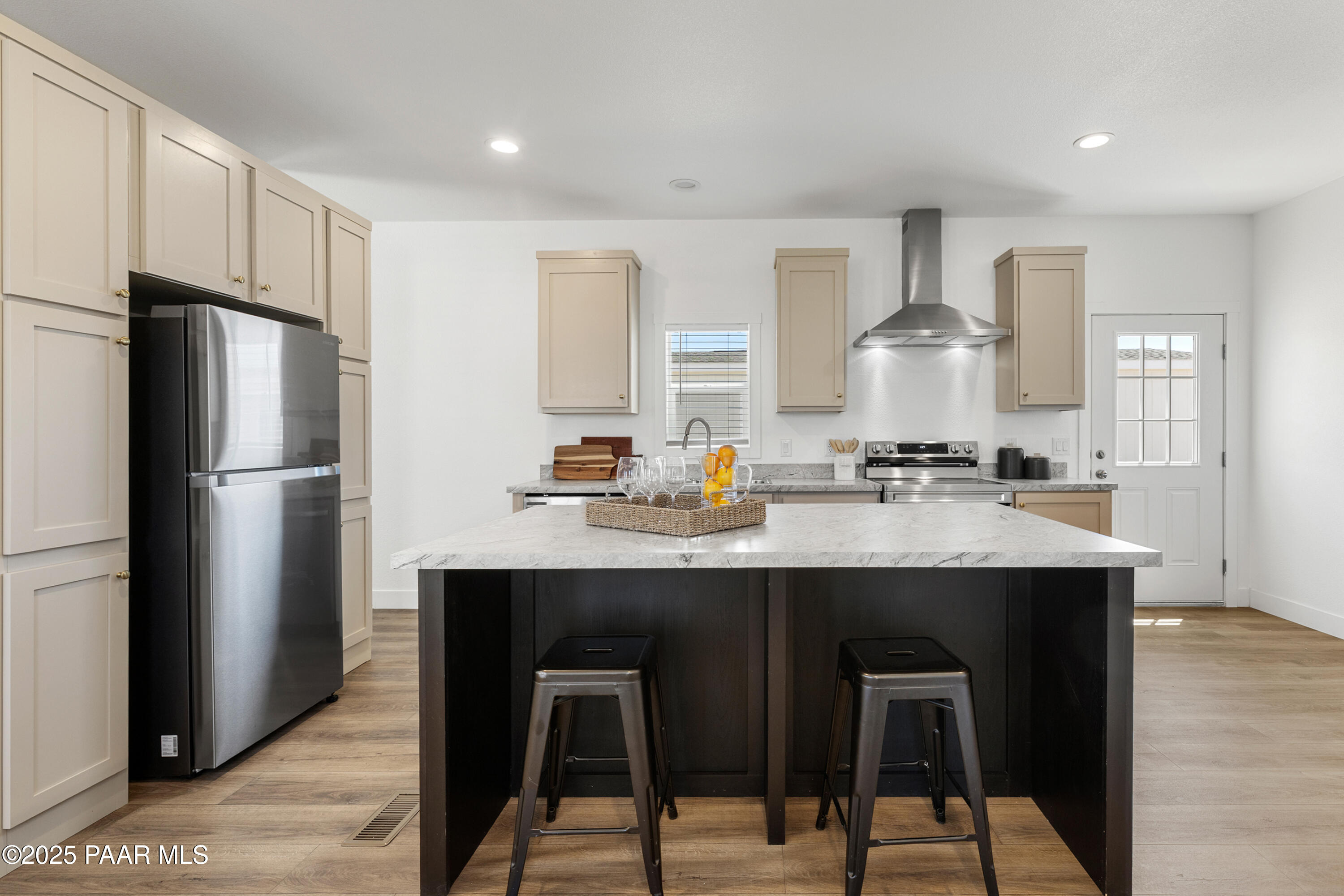 45 Hawaii Road Paulden, AZ 86334 - Photo 2 of 18 09-Kitchen
