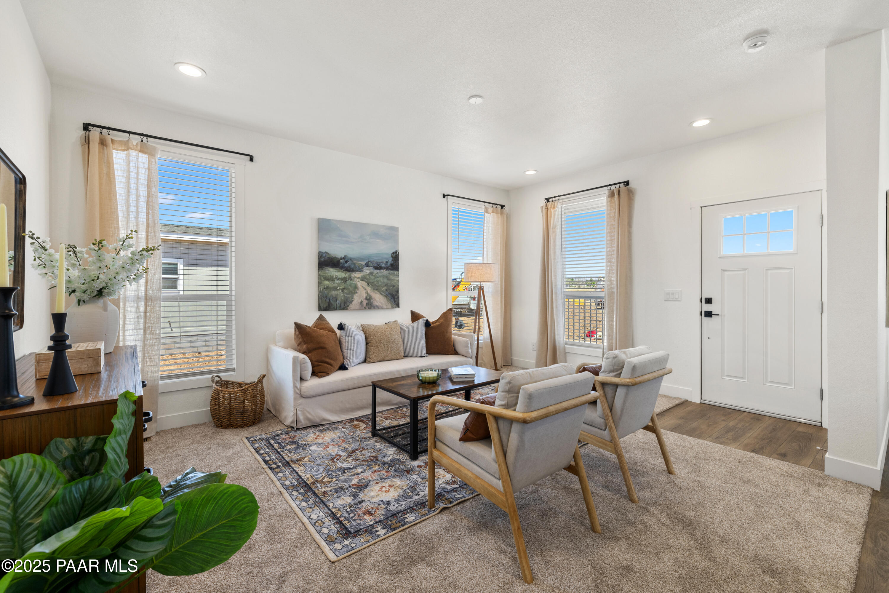 45 Hawaii Road Paulden, AZ 86334 - Photo 8 of 18 02-Living