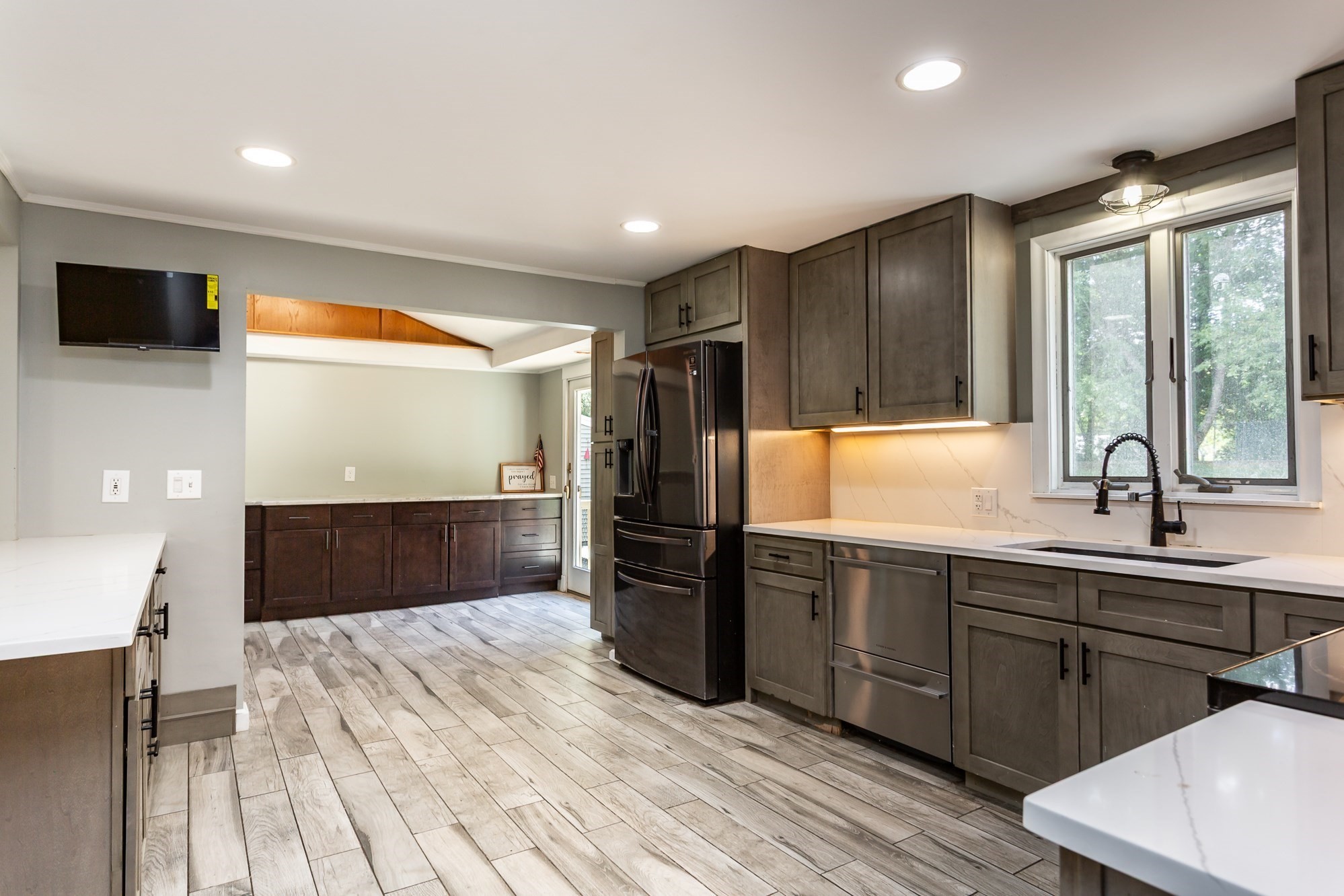 66 Eleanor Road Raynham, MA 02767 - Photo 5 of 31 Gallery Image 5