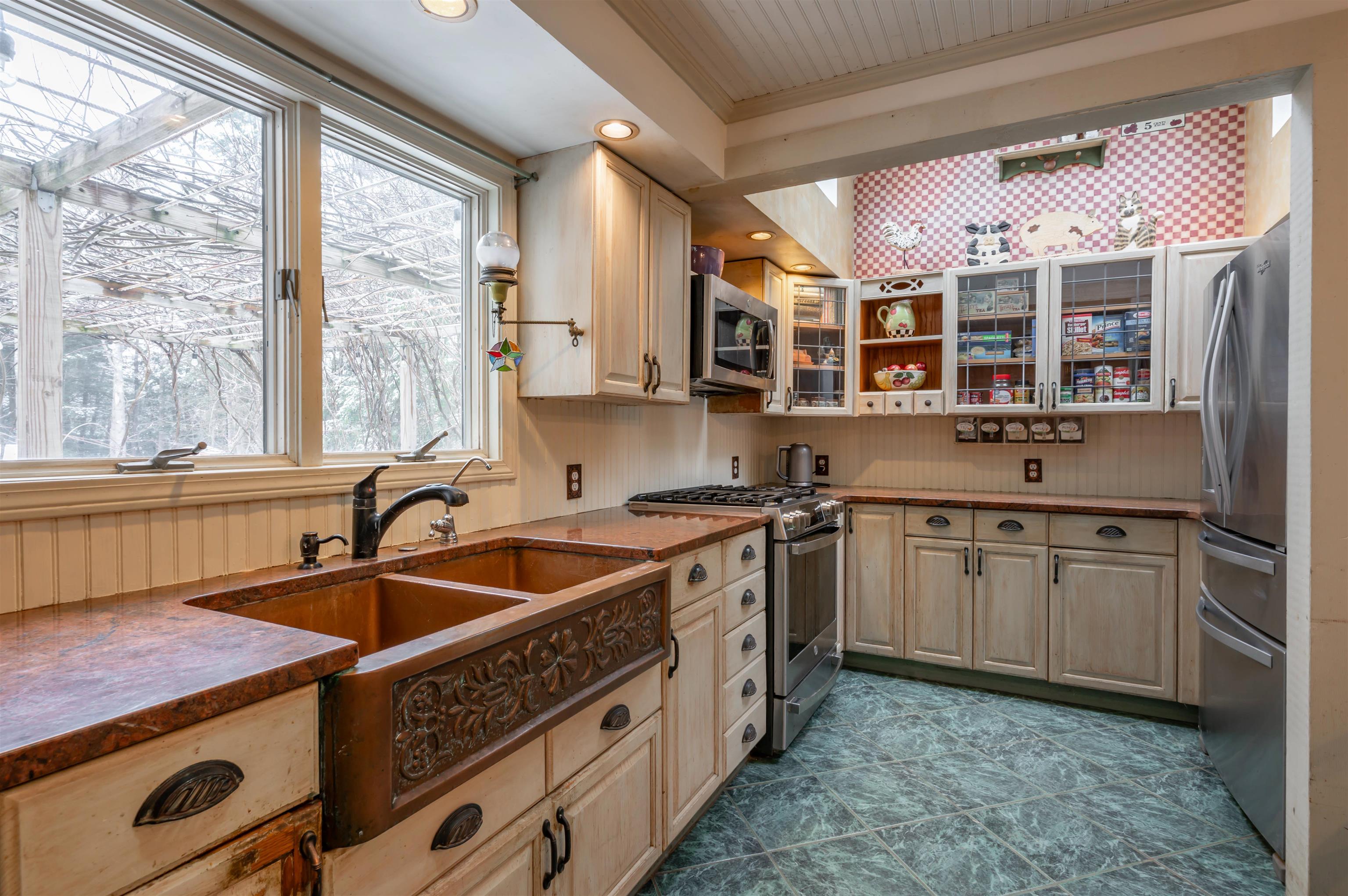 133 Raymond Road Deerfield, NH 03037 - Photo 4 of 60