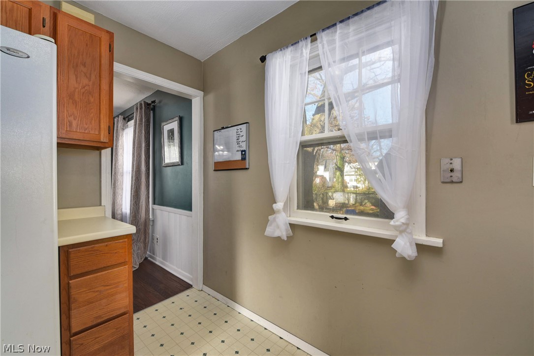 24224 Russell Road Bay Village, OH 44140 - Photo 11 of 34