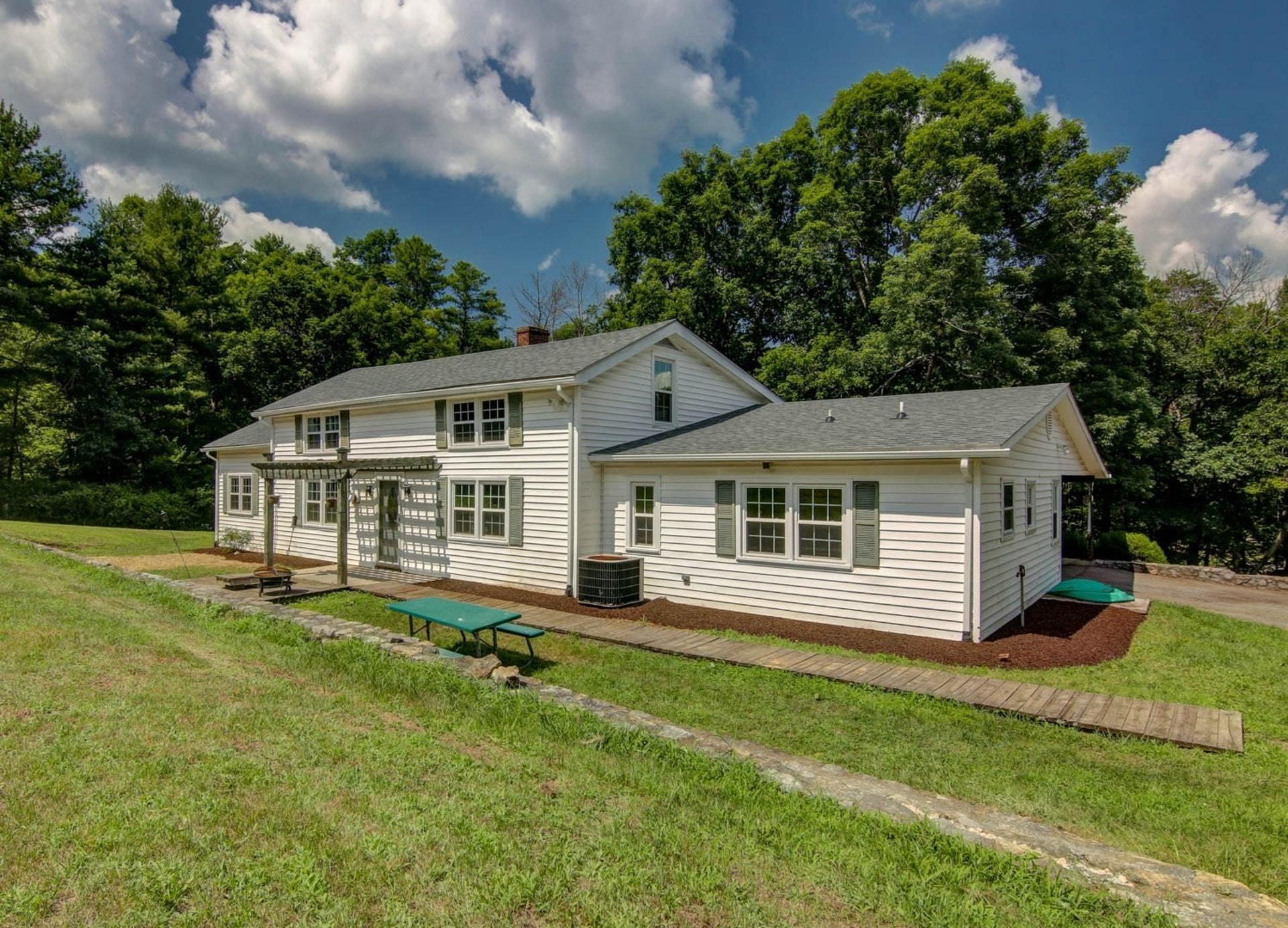 580 Mt Pleasant Church Road Fincastle, VA 24090 - Photo 2 of 39 a front view of a house with a garden