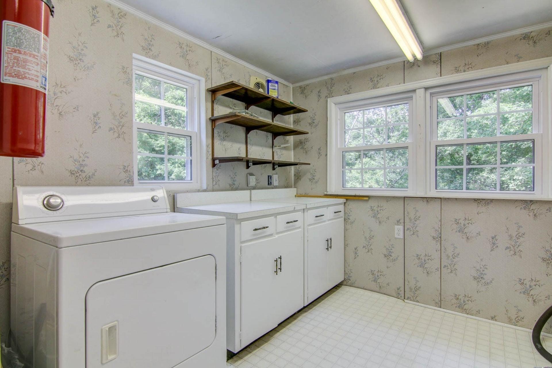 580 Mt Pleasant Church Road Fincastle, VA 24090 - Photo 20 of 39 a utility room with dryer and washer