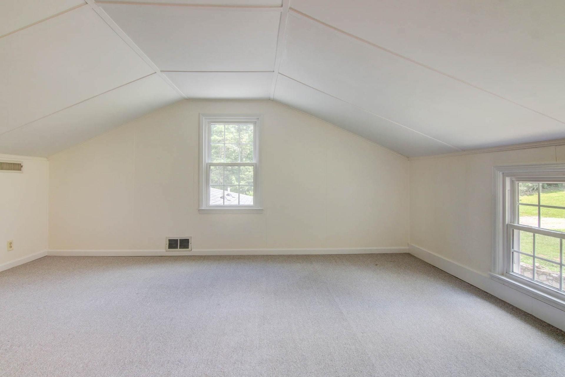 580 Mt Pleasant Church Road Fincastle, VA 24090 - Photo 22 of 39 an empty room with a window
