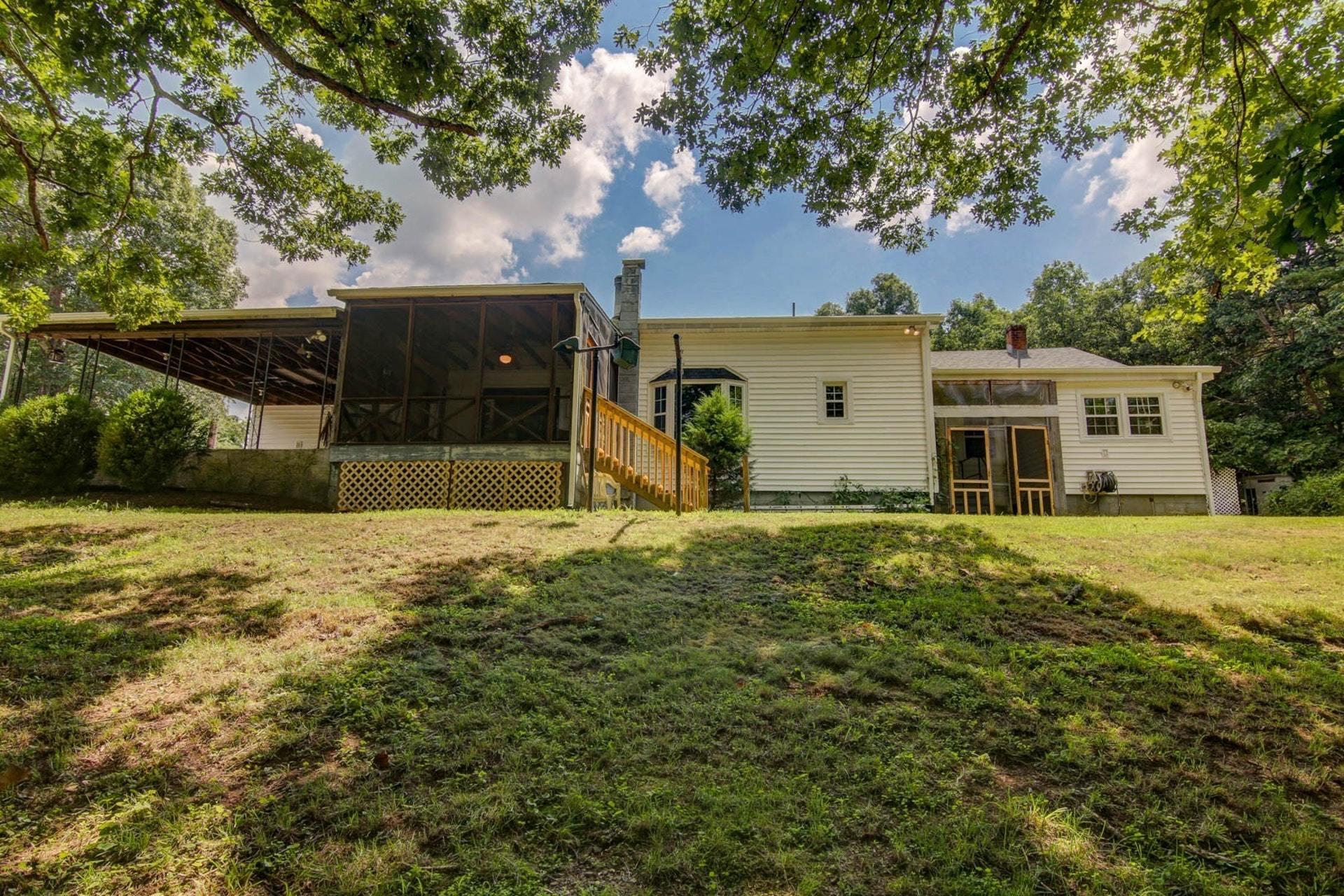 580 Mt Pleasant Church Road Fincastle, VA 24090 - Photo 32 of 39 a front view of a house with a yard