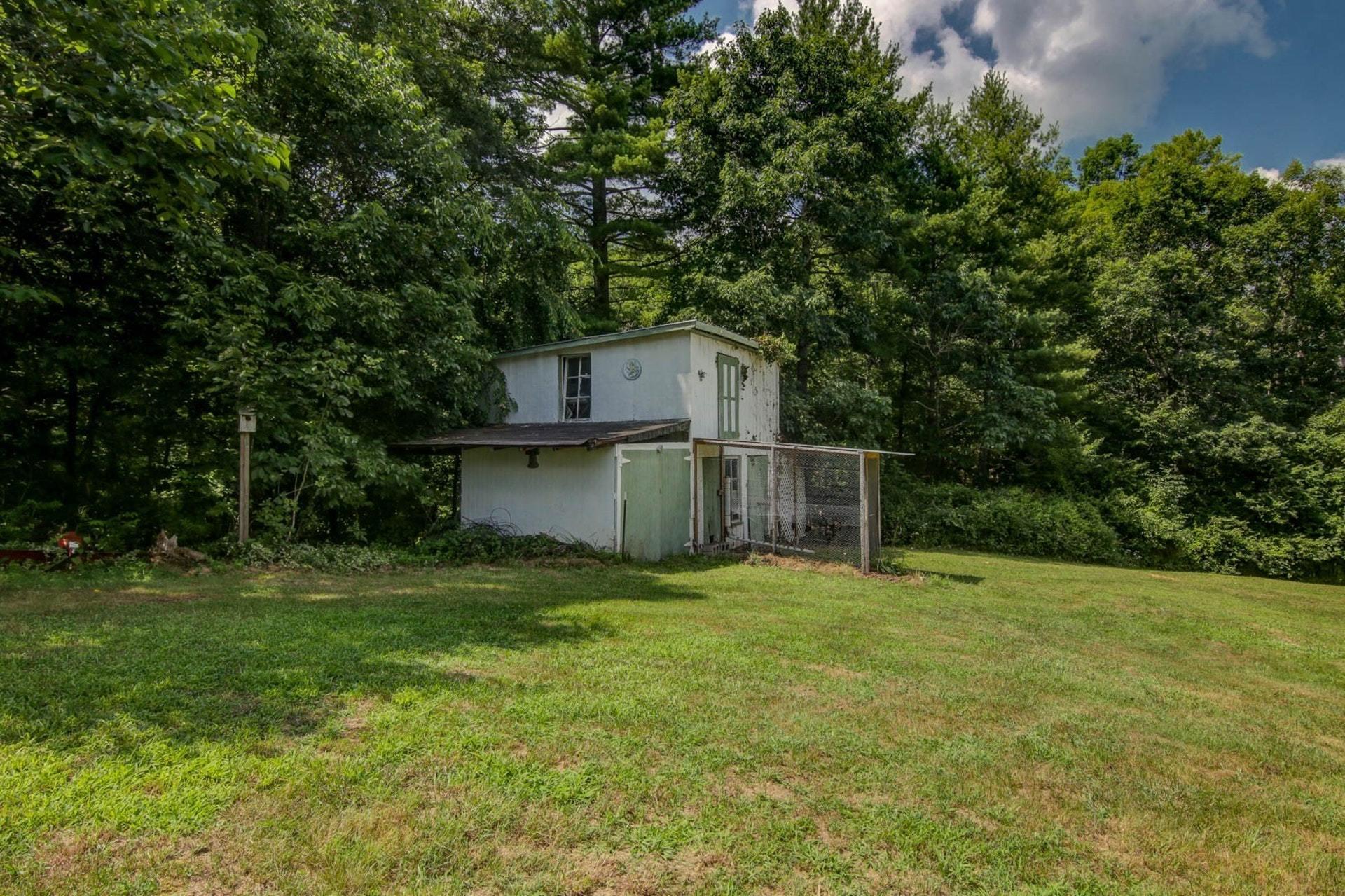580 Mt Pleasant Church Road Fincastle, VA 24090 - Photo 34 of 39 a house with a tree in front of it