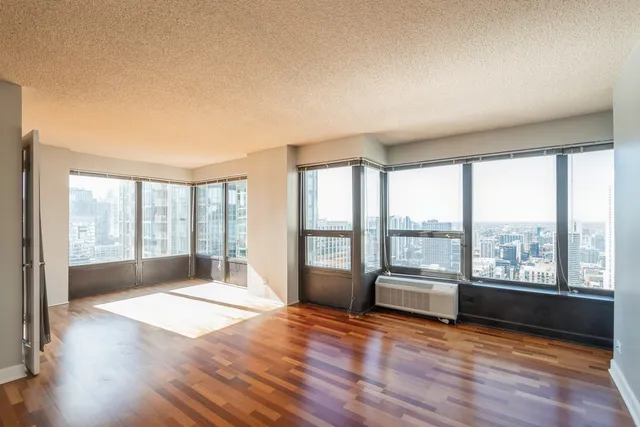$3,100 | 30 East Huron Street, Unit 4304, Chicago, IL 60611