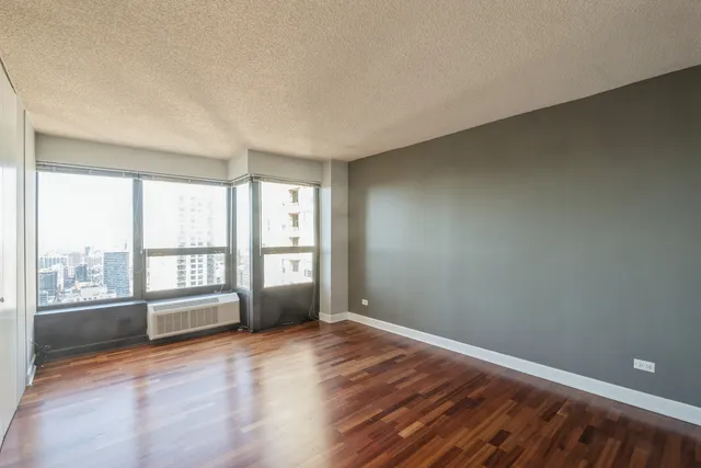 $3,100 | 30 East Huron Street, Unit 4304, Chicago, IL 60611