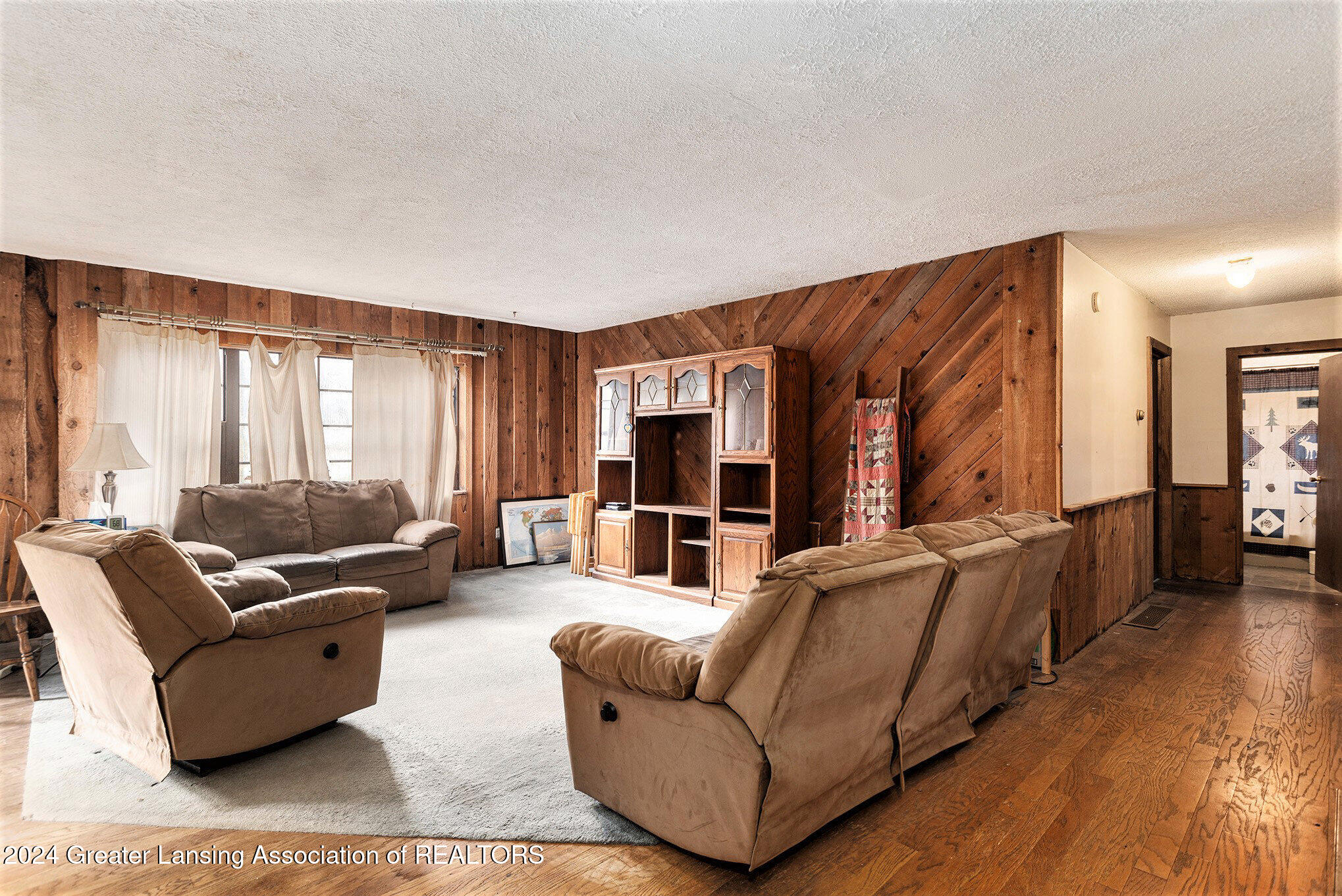 8687 Keller Road Delton, MI 49046 - Photo 5 of 34 Living Room