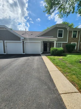 $2,600 | 220 Hawthorne Court, Unit A2, Schaumburg, IL 60193