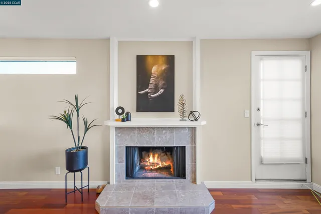 $989,989 | 115 Hobart Avenue, Unit E, San Mateo, CA 94402