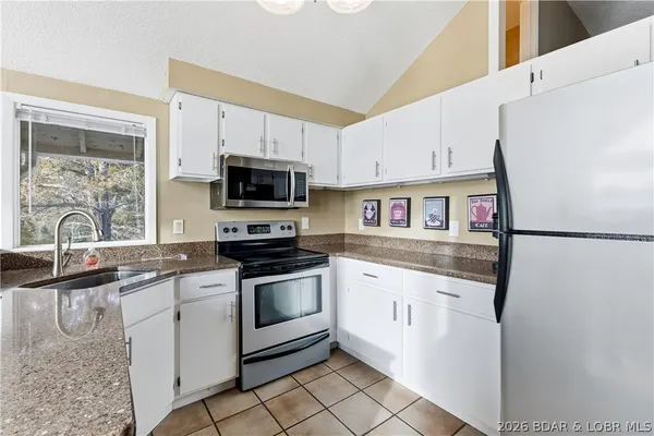 $875,000 | 63 Elbow Cay, Osage Beach, MO 65065