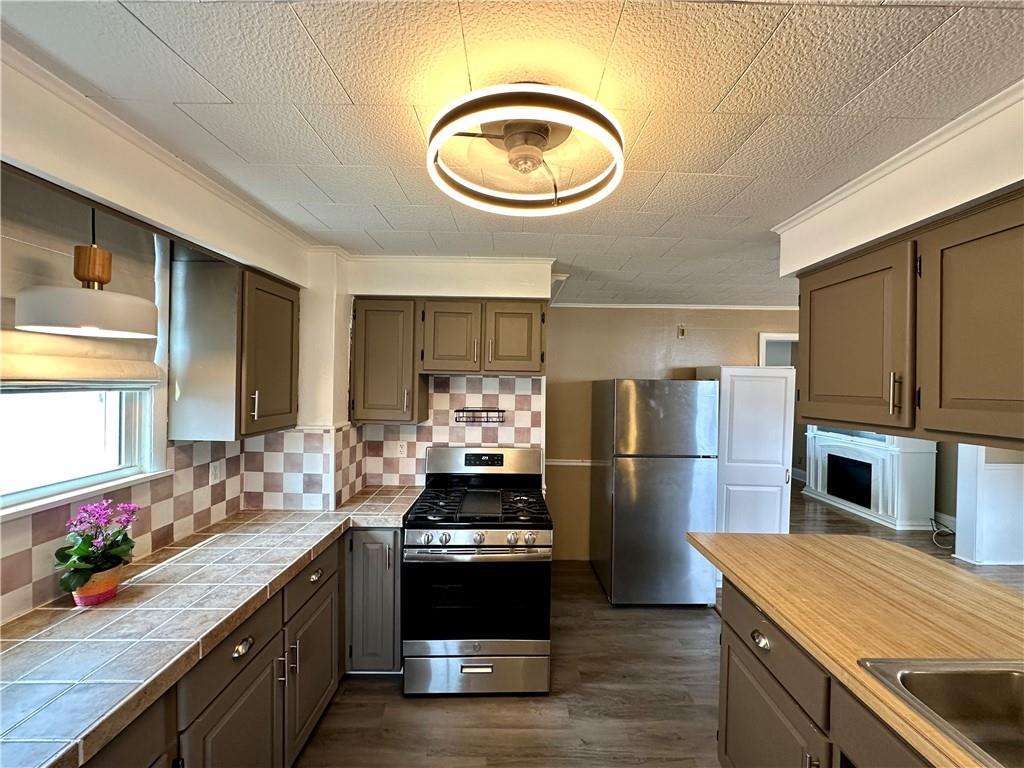 1028 Dewey Avenue New Castle, PA 16101 - Photo 15 of 38 Gallery Image 15