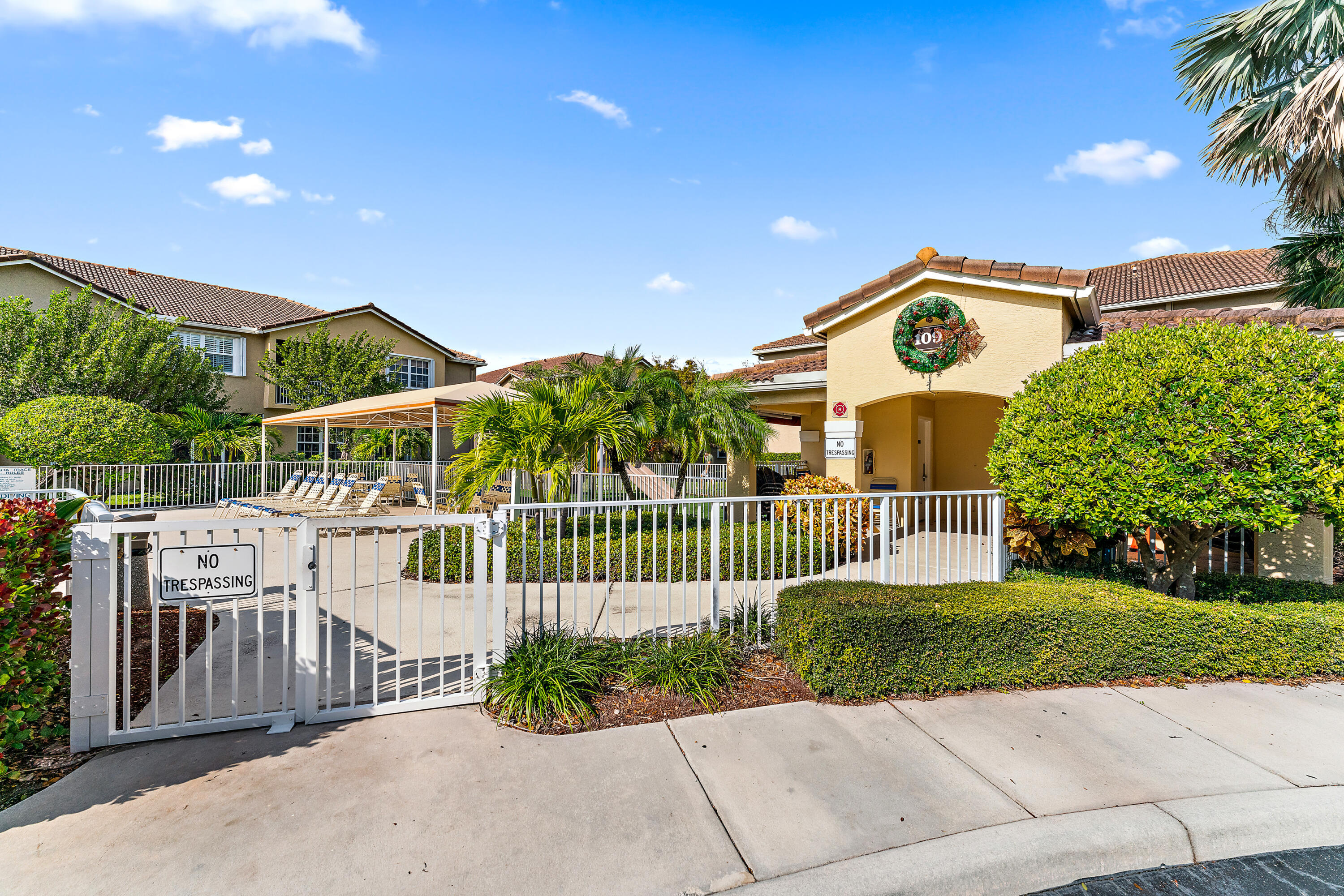106 Lighthouse Circle, Unit G Tequesta, FL 33469 - Photo 4 of 34 a view of a wrought iron fences in front of house
