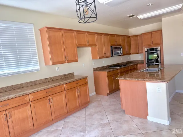 $565,000 | Undisclosed Address, Bakersfield, CA 93311