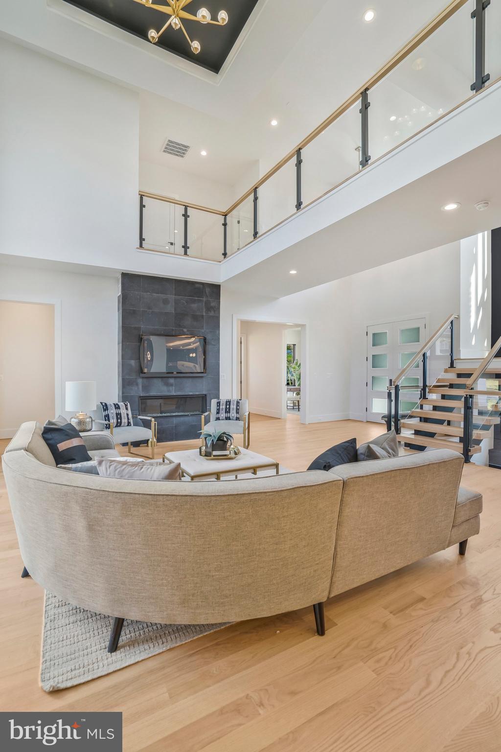 1520 Brookhaven Drive McLean, VA 22101 - Photo 10 of 108 Full height tile backsplash