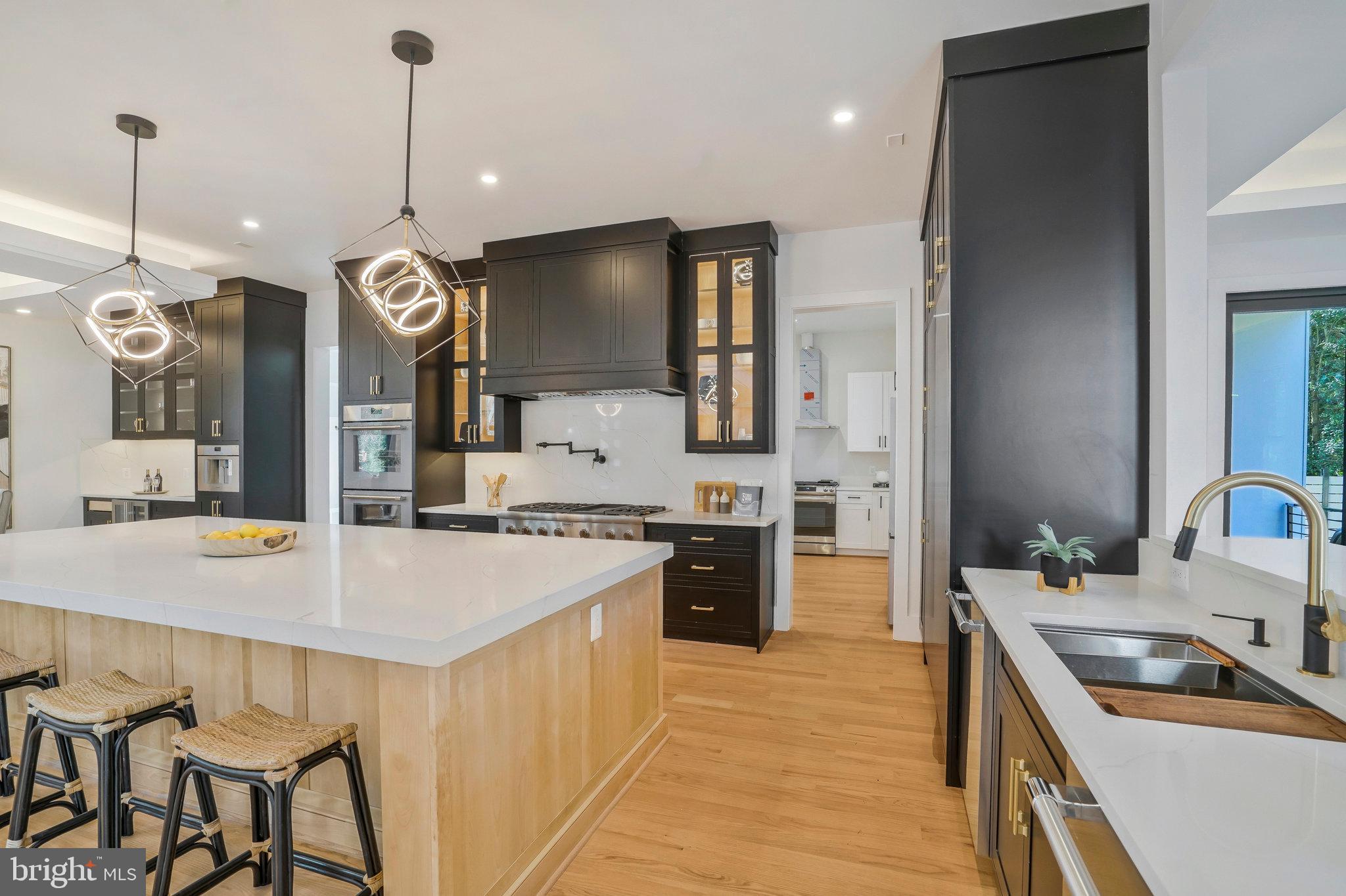 1520 Brookhaven Drive McLean, VA 22101 - Photo 29 of 108 Quartz stone slab backsplash