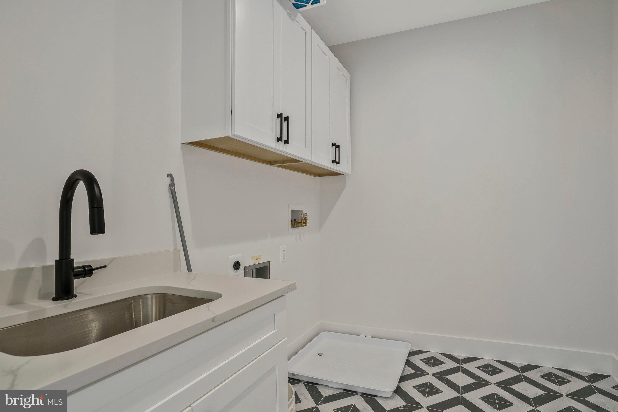 1520 Brookhaven Drive McLean, VA 22101 - Photo 38 of 108 Laundry room