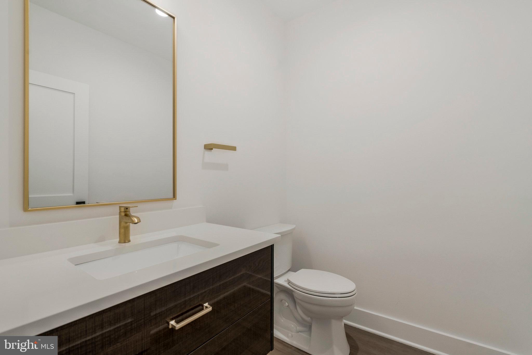 1520 Brookhaven Drive McLean, VA 22101 - Photo 93 of 108 Basement bedroom with full bath